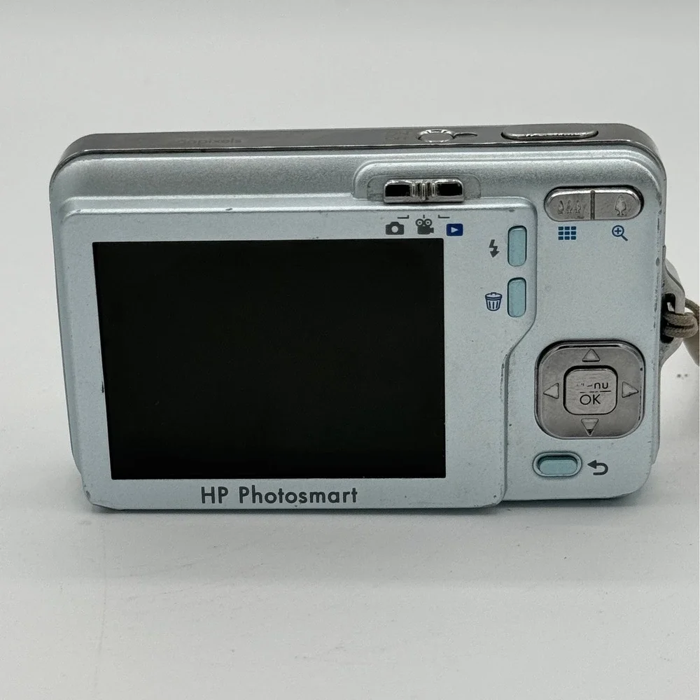 HP Photosmart R742 Digital Camera 7.0MP 3x Optical Zoom Ice Blue Tested Working
